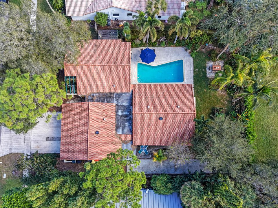 For Sale: $1,250,000 (4 beds, 2 baths, 2305 Square Feet)