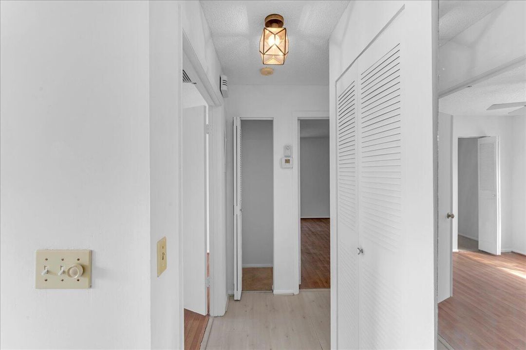 合同活跃: $189,900 (3 贝兹, 2 浴室, 1298 平方英尺)