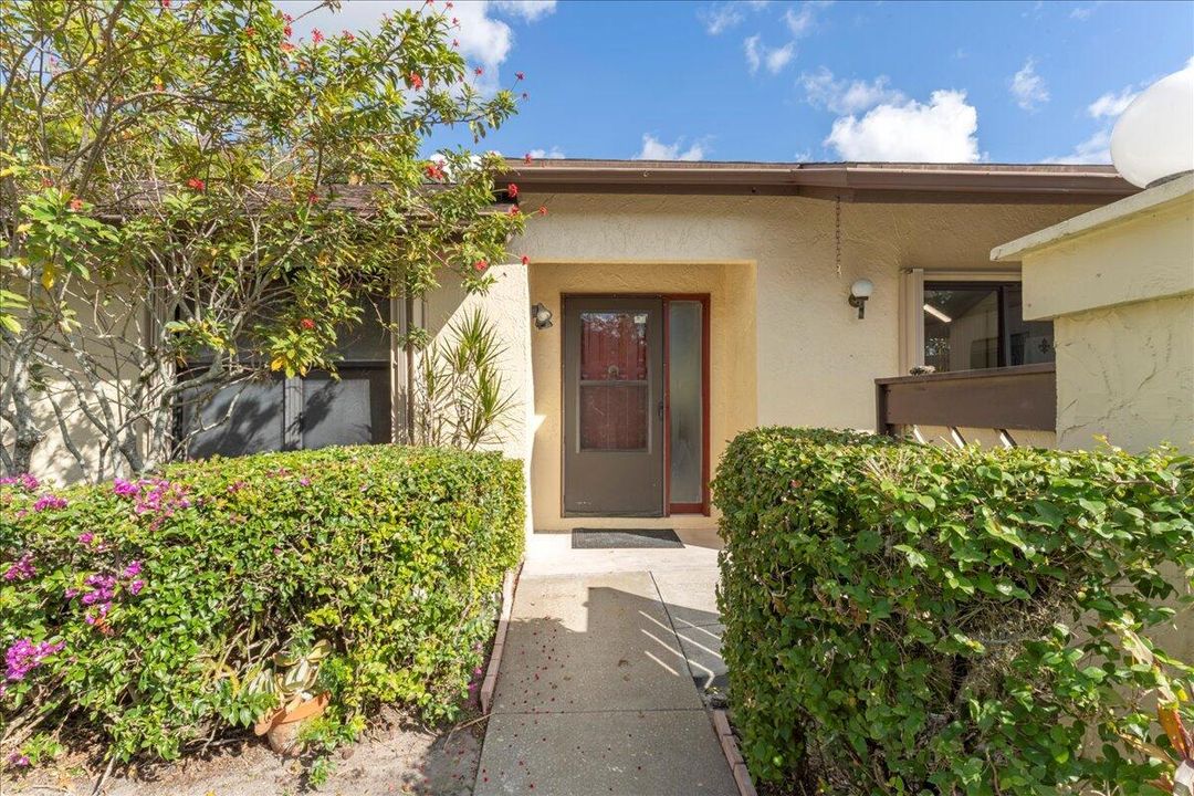 合同活跃: $189,900 (3 贝兹, 2 浴室, 1298 平方英尺)