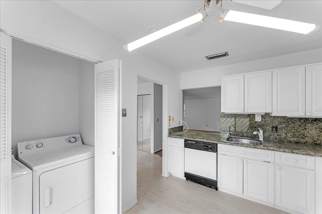 合同活跃: $189,900 (3 贝兹, 2 浴室, 1298 平方英尺)