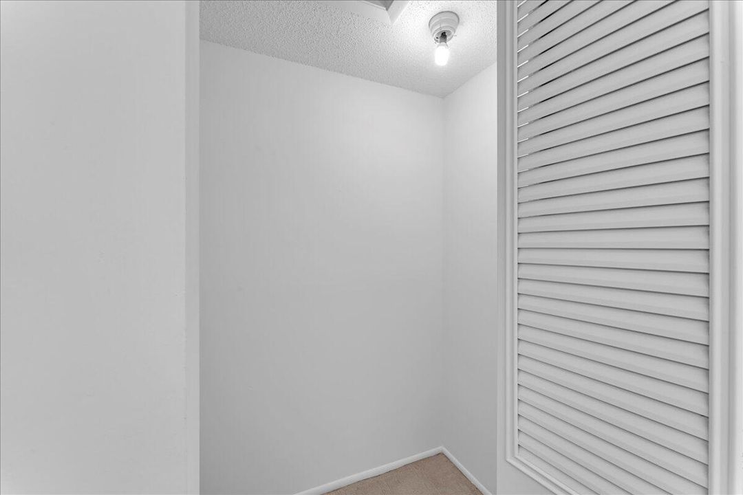 合同活跃: $189,900 (3 贝兹, 2 浴室, 1298 平方英尺)