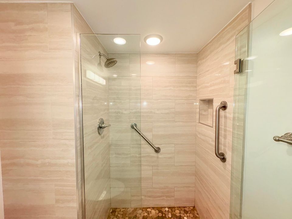 待售: $200,000 (2 贝兹, 2 浴室, 1125 平方英尺)