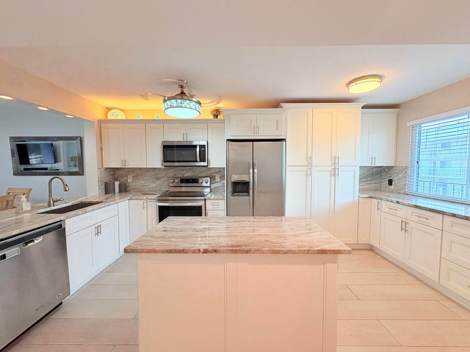 待售: $200,000 (2 贝兹, 2 浴室, 1125 平方英尺)