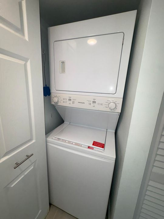 待售: $200,000 (2 贝兹, 2 浴室, 1125 平方英尺)