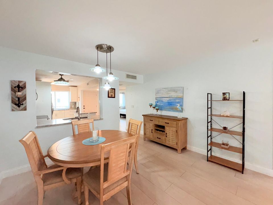 待售: $200,000 (2 贝兹, 2 浴室, 1125 平方英尺)