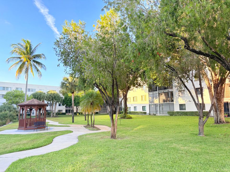 待售: $200,000 (2 贝兹, 2 浴室, 1125 平方英尺)