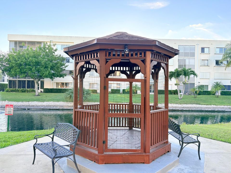 待售: $200,000 (2 贝兹, 2 浴室, 1125 平方英尺)