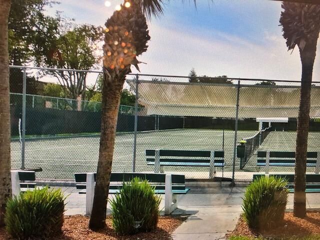 待售: $67,000 (1 贝兹, 1 浴室, 720 平方英尺)