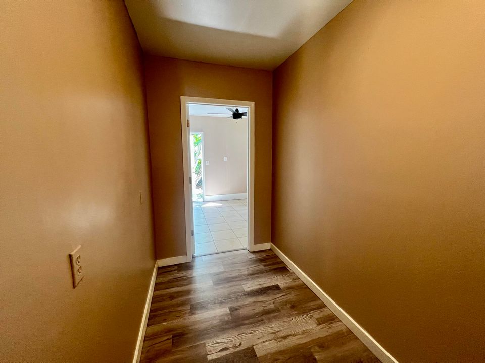 For Rent: $1,750 (2 beds, 1 baths, 960 Square Feet)