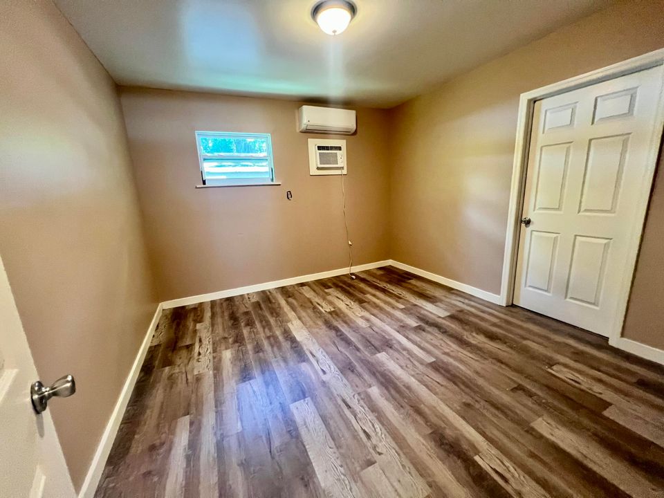 For Rent: $1,750 (2 beds, 1 baths, 960 Square Feet)