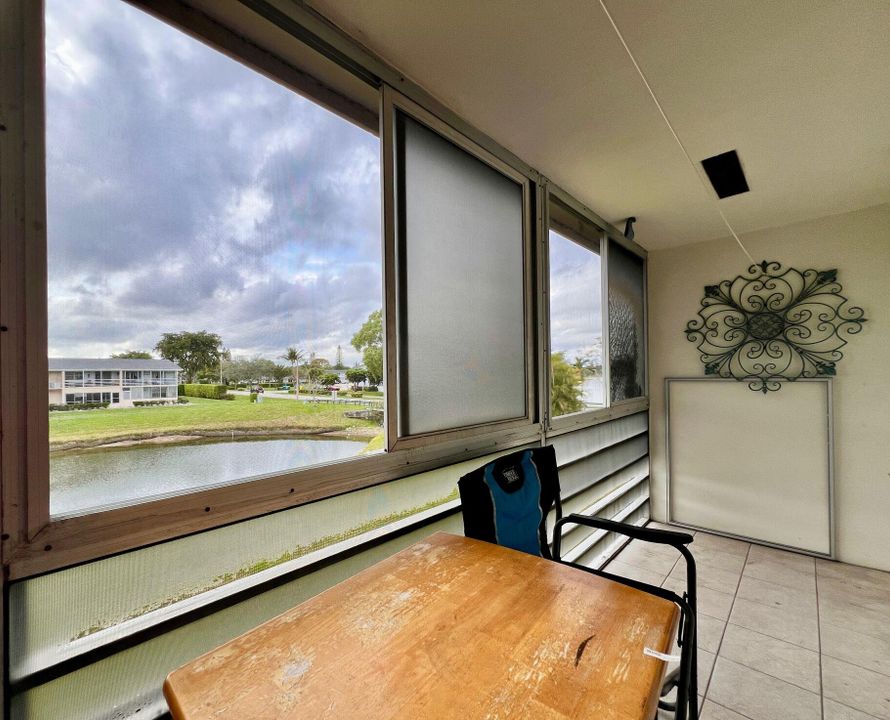 For Sale: $105,000 (1 beds, 1 baths, 684 Square Feet)