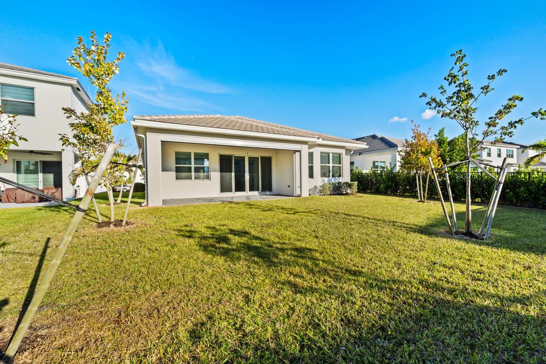 For Sale: $625,000 (3 beds, 2 baths, 2305 Square Feet)