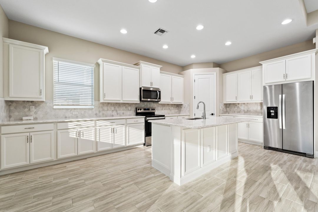 For Sale: $625,000 (3 beds, 2 baths, 2305 Square Feet)