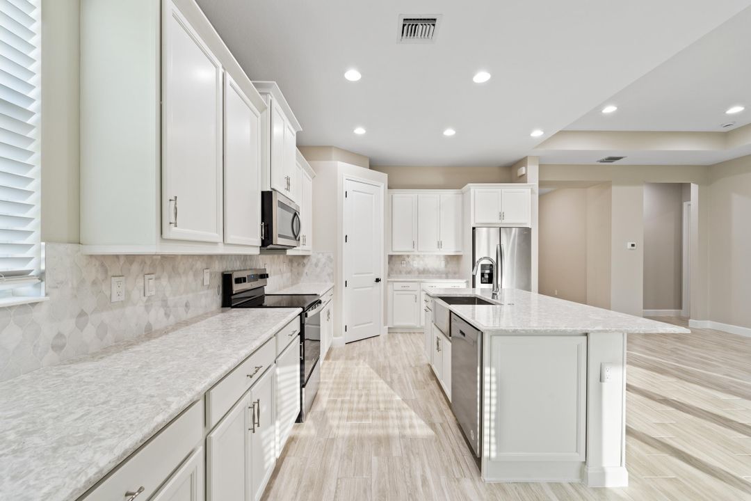 For Sale: $625,000 (3 beds, 2 baths, 2305 Square Feet)