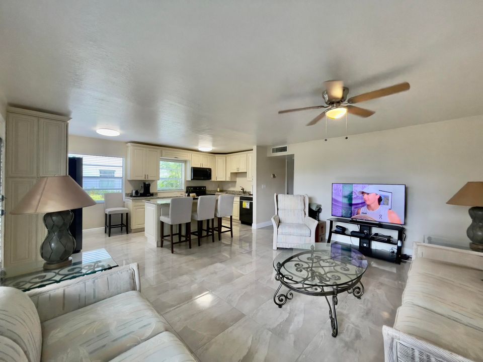 出租: $3,300 (2 贝兹, 2 浴室, 920 平方英尺)