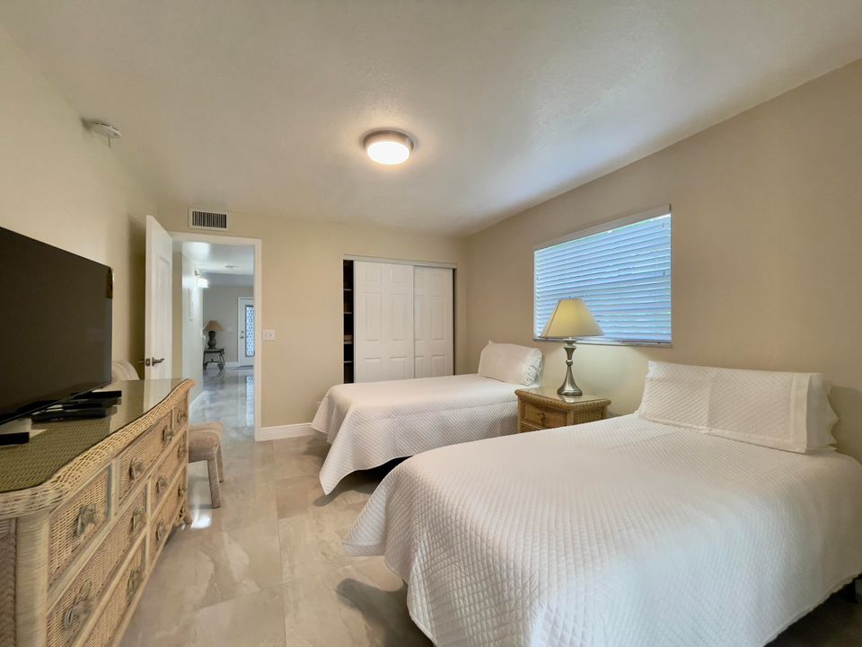 出租: $3,300 (2 贝兹, 2 浴室, 920 平方英尺)