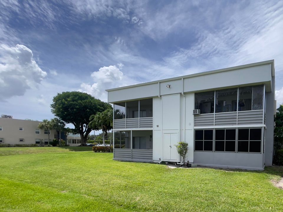 出租: $3,300 (2 贝兹, 2 浴室, 920 平方英尺)