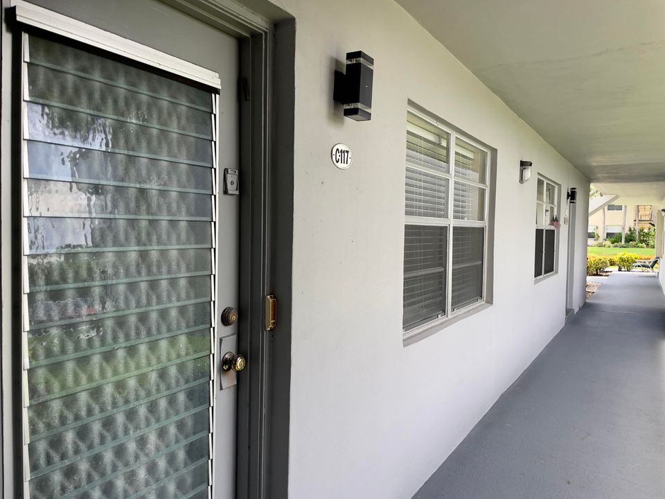 出租: $3,300 (2 贝兹, 2 浴室, 920 平方英尺)