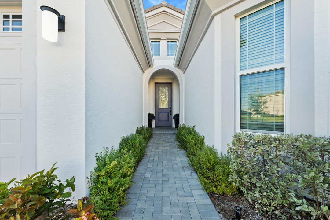 For Sale: $625,000 (3 beds, 2 baths, 2305 Square Feet)