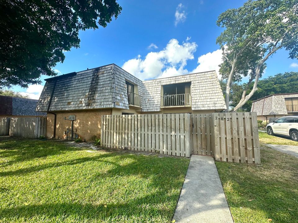 Recently Rented: $2,300 (2 beds, 2 baths, 1232 Square Feet)