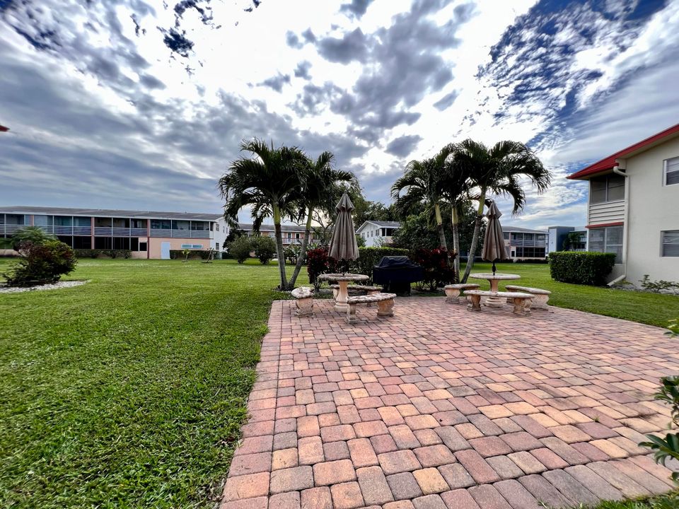 For Sale: $84,900 (1 beds, 1 baths, 684 Square Feet)