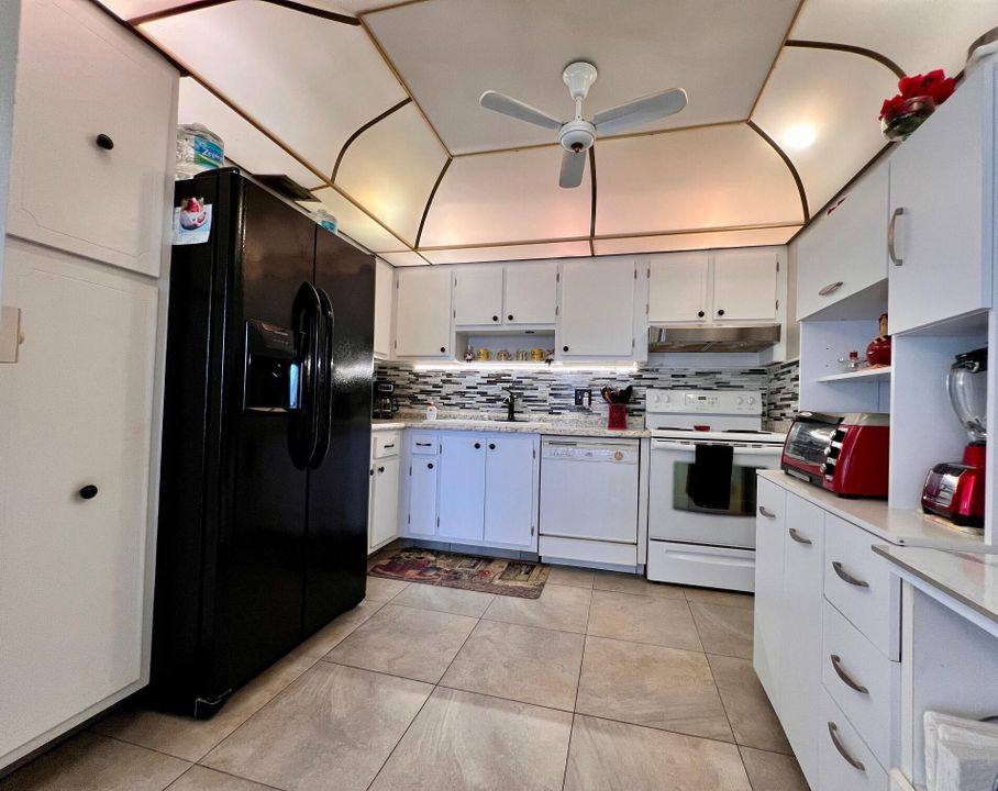 For Sale: $138,000 (2 beds, 2 baths, 1062 Square Feet)