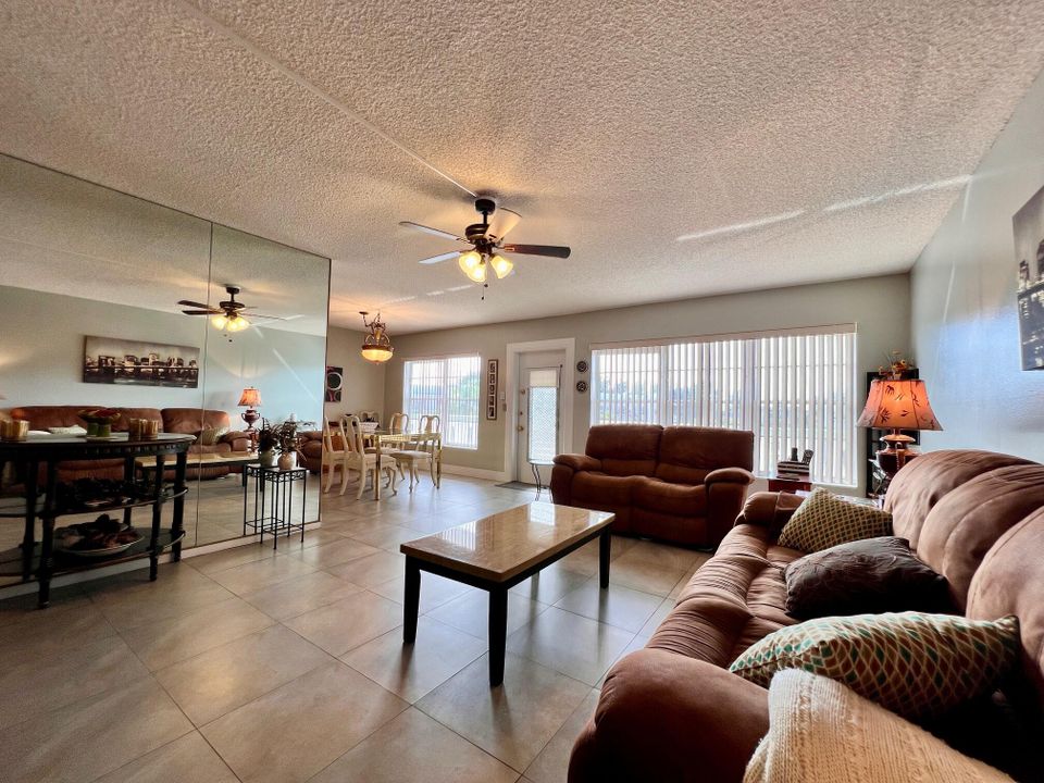 For Sale: $138,000 (2 beds, 2 baths, 1062 Square Feet)