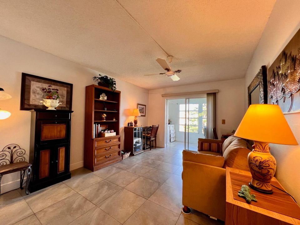 For Sale: $138,000 (2 beds, 2 baths, 1062 Square Feet)