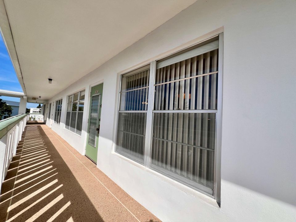 For Sale: $138,000 (2 beds, 2 baths, 1062 Square Feet)