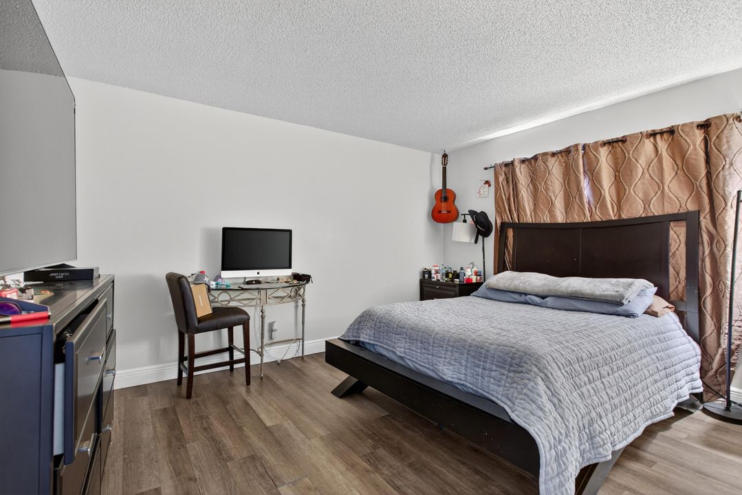 For Sale: $180,000 (2 beds, 2 baths, 949 Square Feet)