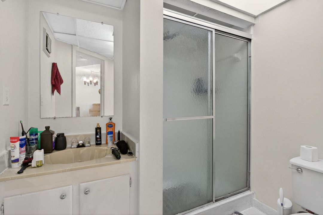 For Sale: $180,000 (2 beds, 2 baths, 949 Square Feet)