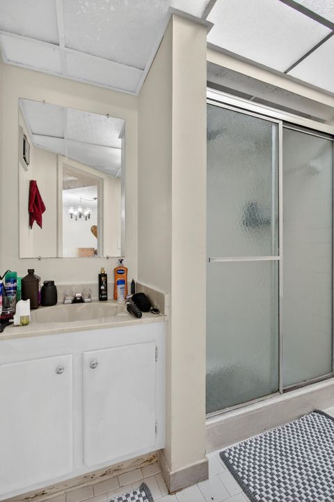 For Sale: $180,000 (2 beds, 2 baths, 949 Square Feet)