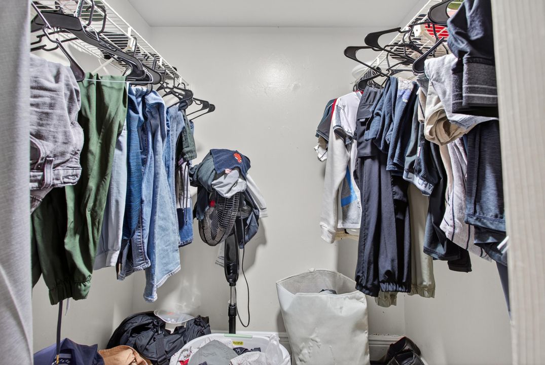 For Sale: $180,000 (2 beds, 2 baths, 949 Square Feet)