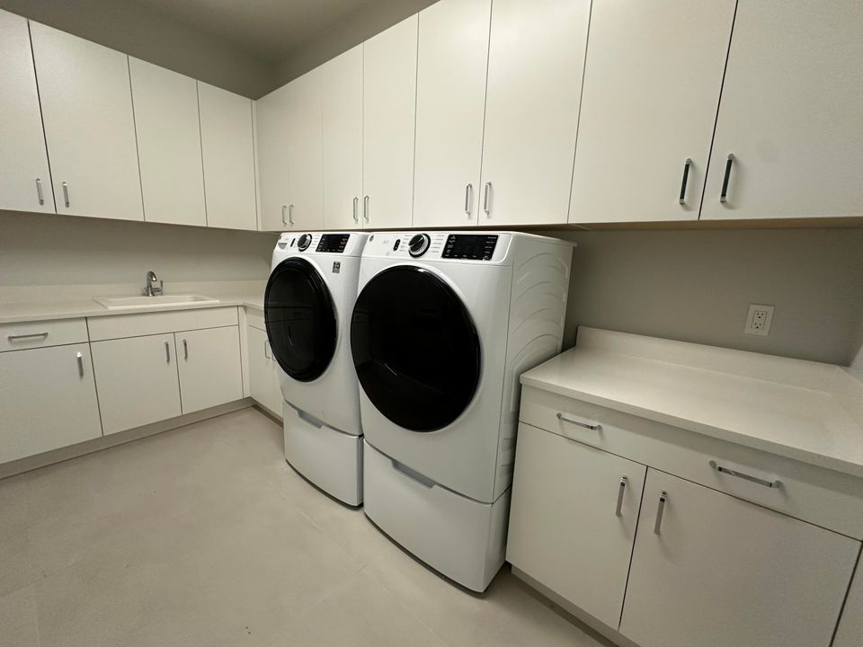 For Sale: $3,172,687 (5 beds, 6 baths, 6033 Square Feet)