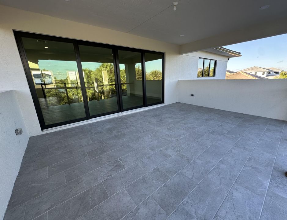 For Sale: $3,172,687 (5 beds, 6 baths, 6033 Square Feet)