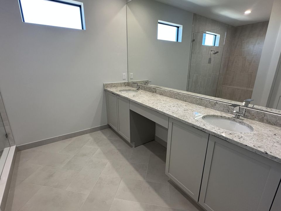 For Sale: $3,172,687 (5 beds, 6 baths, 6033 Square Feet)