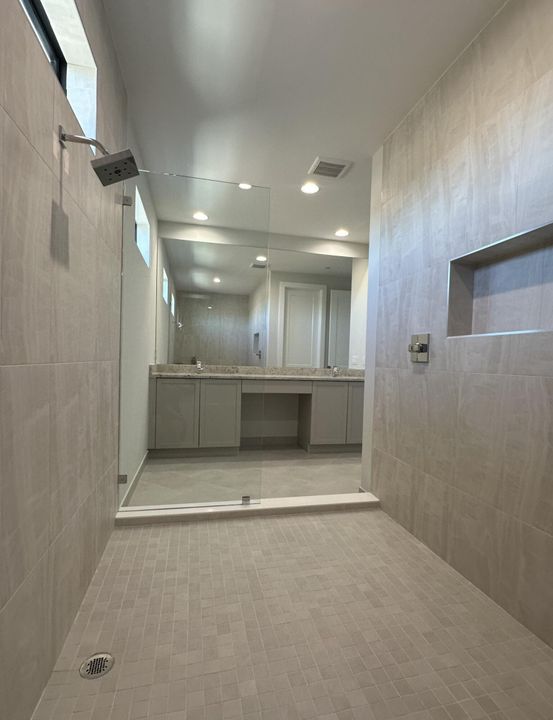 For Sale: $3,172,687 (5 beds, 6 baths, 6033 Square Feet)