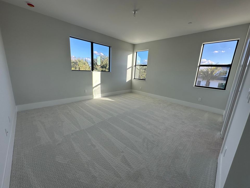 For Sale: $3,172,687 (5 beds, 6 baths, 6033 Square Feet)