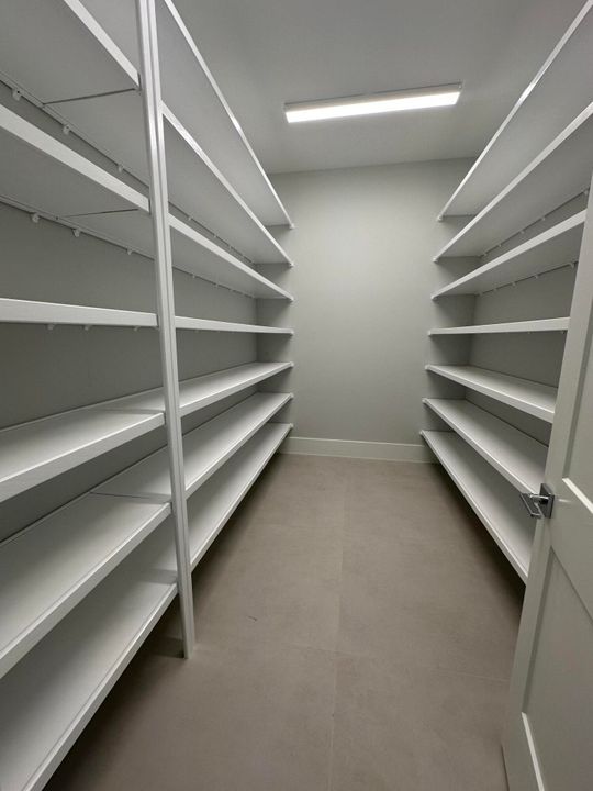 For Sale: $3,172,687 (5 beds, 6 baths, 6033 Square Feet)