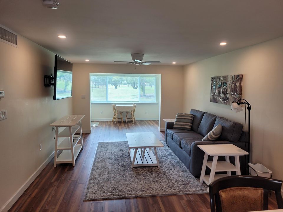 出租: $1,700 (1 贝兹, 1 浴室, 766 平方英尺)