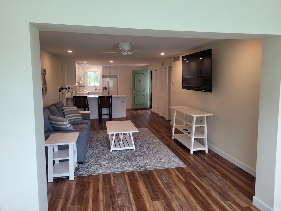 出租: $1,700 (1 贝兹, 1 浴室, 766 平方英尺)