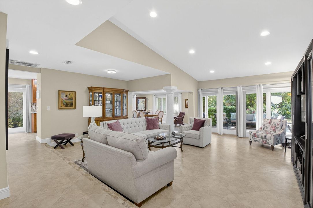 Под контрактом: $625,000 (2 спален, 2 ванн, 1614 Квадратных фут)