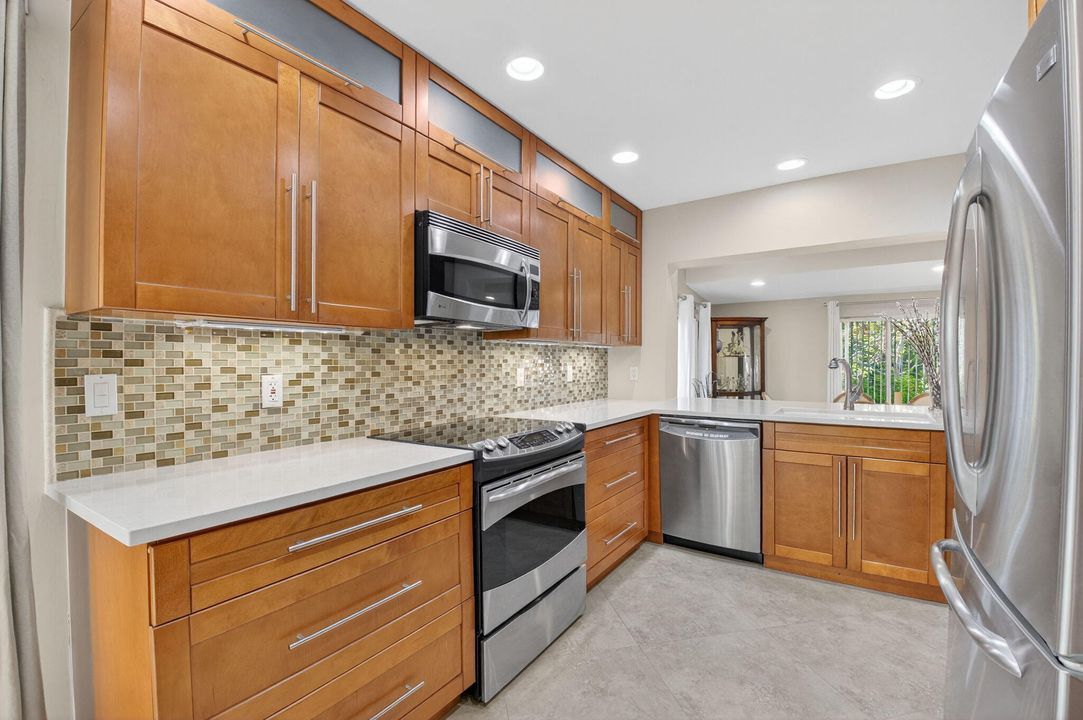 Под контрактом: $625,000 (2 спален, 2 ванн, 1614 Квадратных фут)