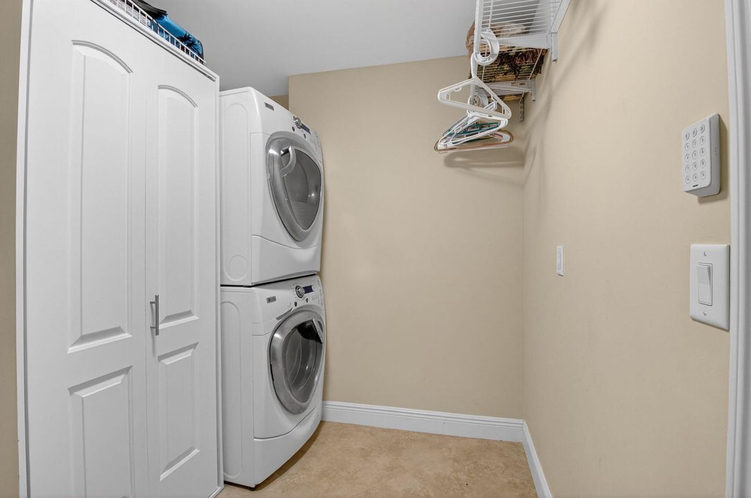 Под контрактом: $625,000 (2 спален, 2 ванн, 1614 Квадратных фут)