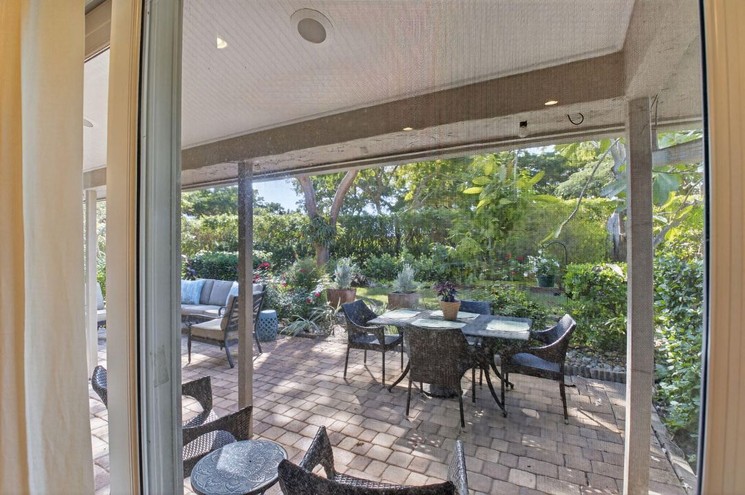 Под контрактом: $625,000 (2 спален, 2 ванн, 1614 Квадратных фут)