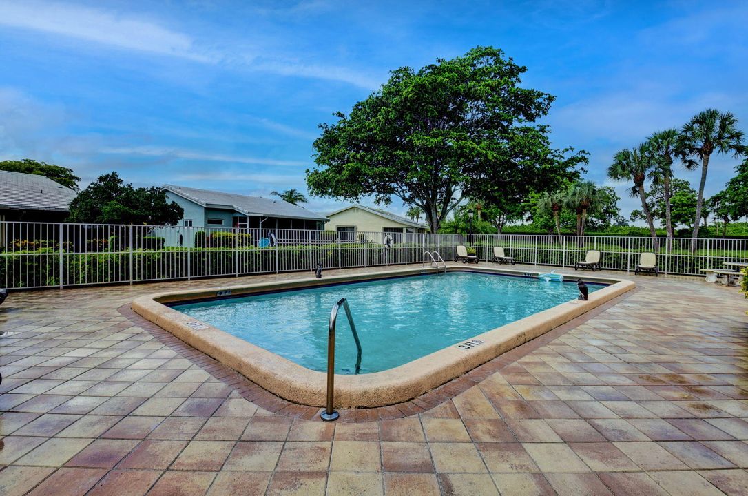 Под контрактом: $625,000 (2 спален, 2 ванн, 1614 Квадратных фут)