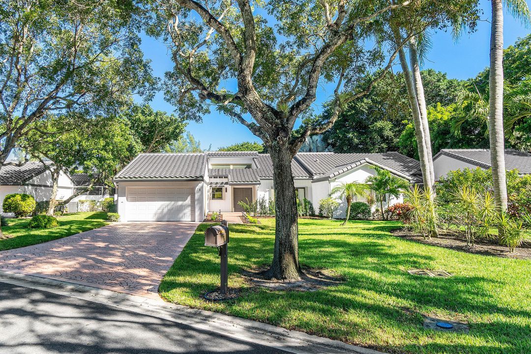 For Sale: $669,900 (3 beds, 2 baths, 2494 Square Feet)