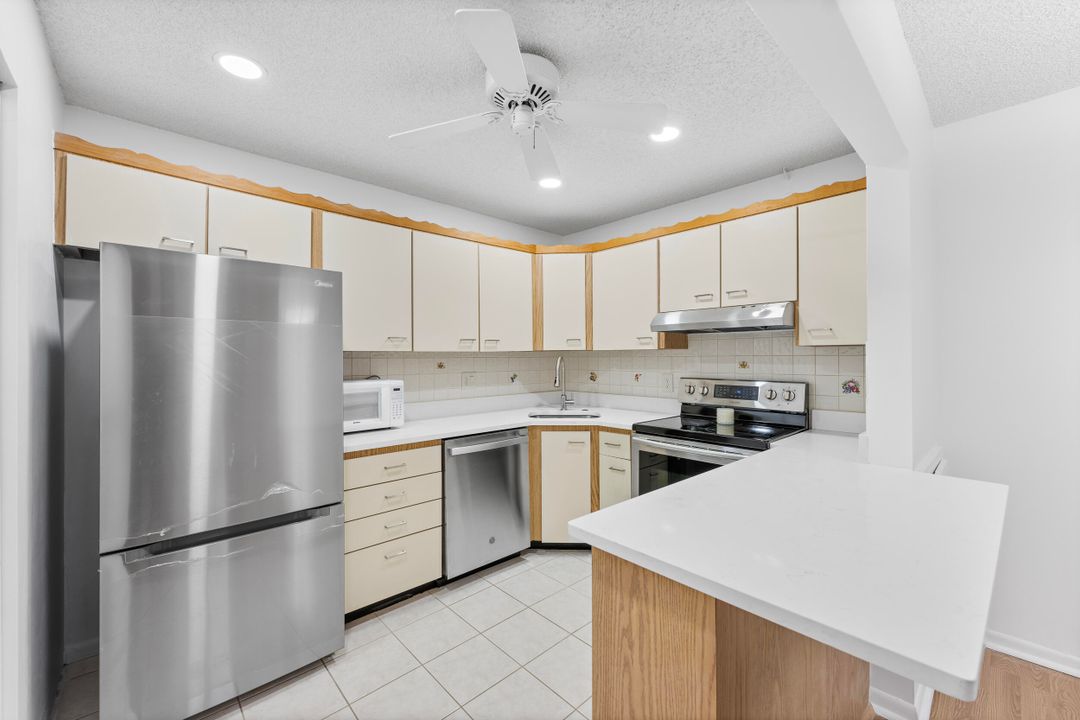 На продажу: $164,900 (2 спален, 1 ванн, 940 Квадратных фут)