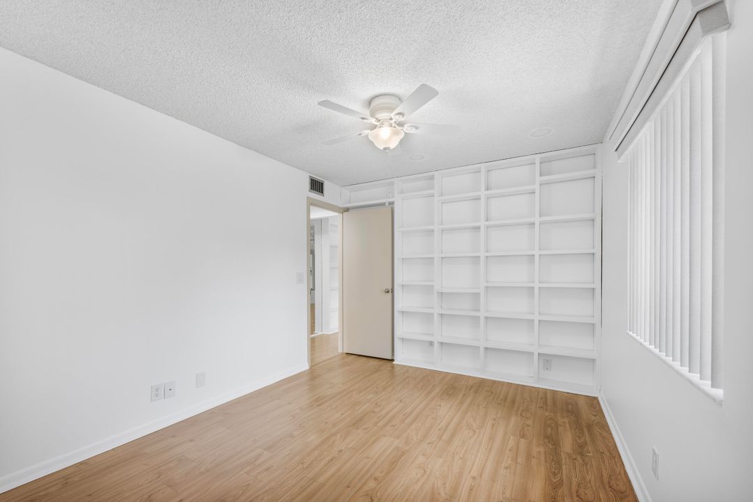 На продажу: $164,900 (2 спален, 1 ванн, 940 Квадратных фут)