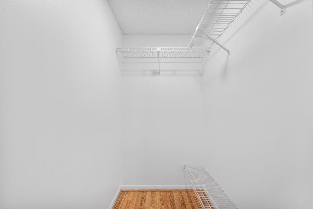 На продажу: $164,900 (2 спален, 1 ванн, 940 Квадратных фут)